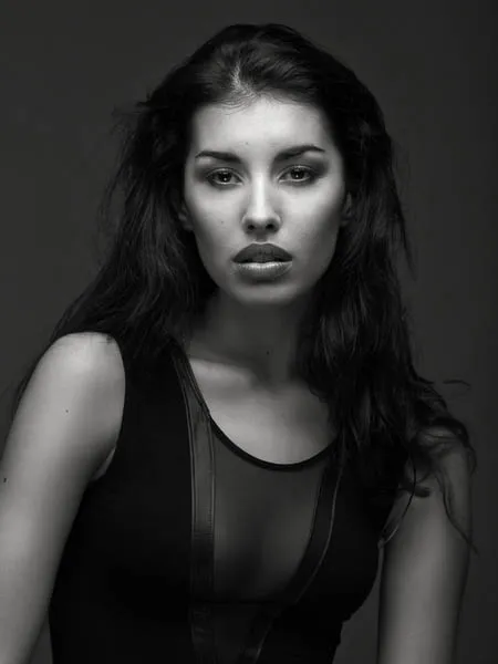 Fashion portrait black mesh studio - agency test