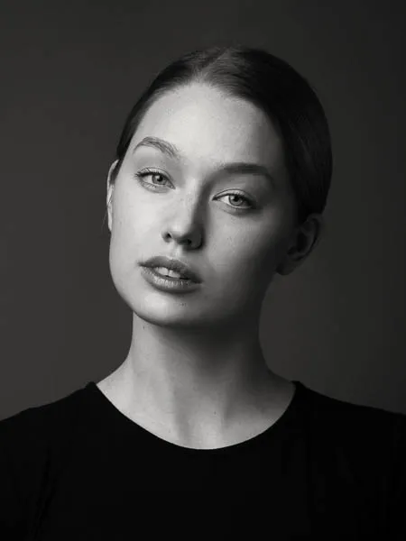 Fashion beauty portrait dramatic light - agency test