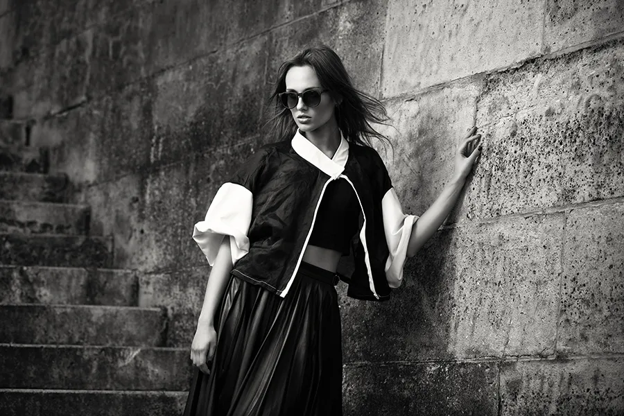 Fashion editorial black dress urban bwlaurent dubois photographie