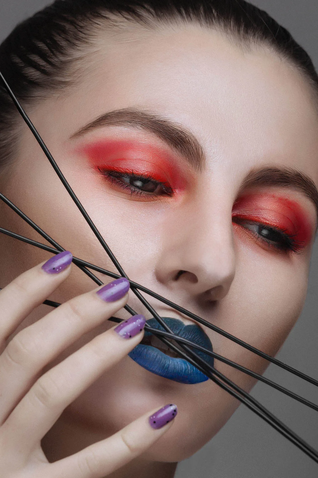 Beauty portrait red eyeshadow nailslaurent dubois photographie