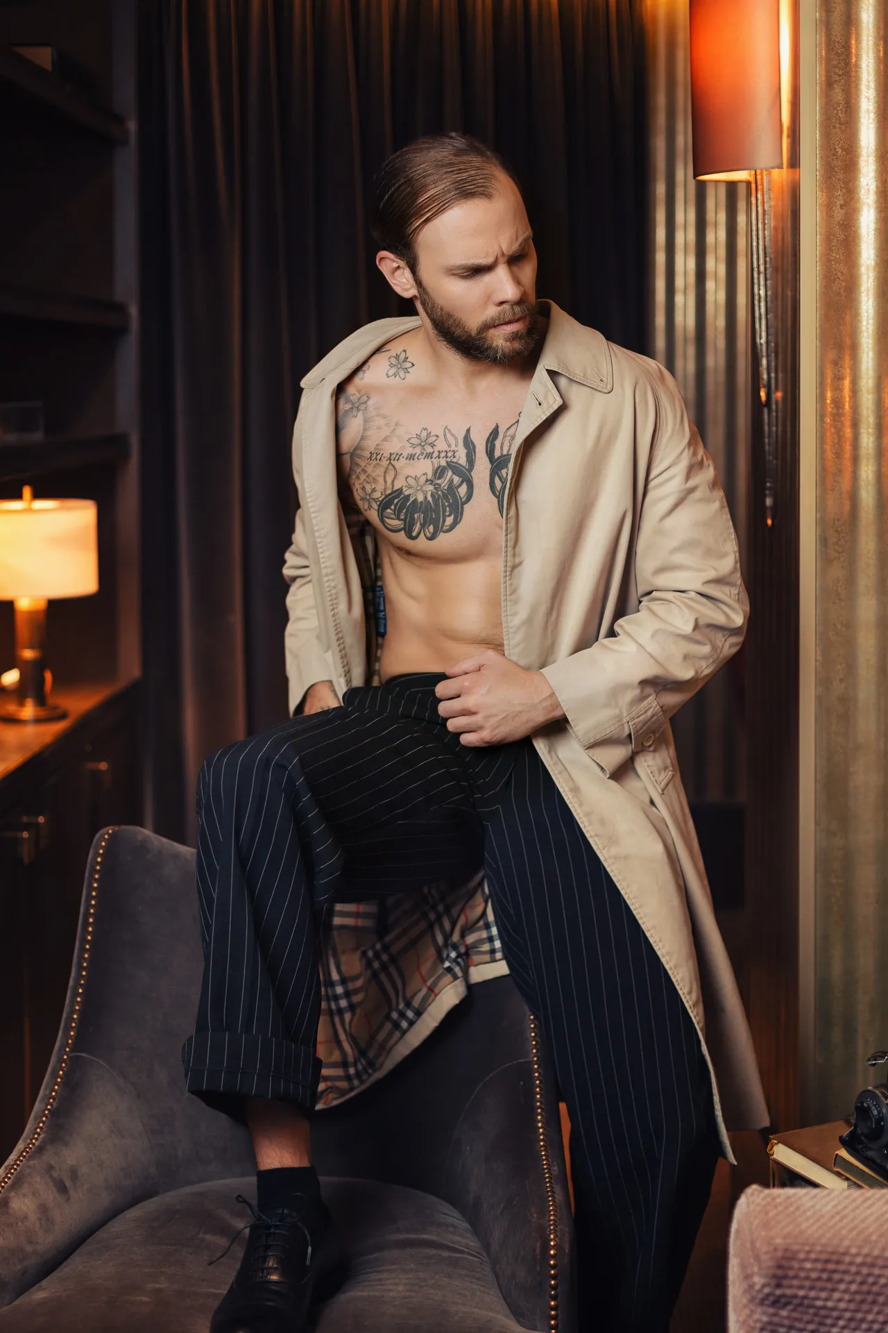 Fashion male model beige coat tattoolaurent dubois photographie