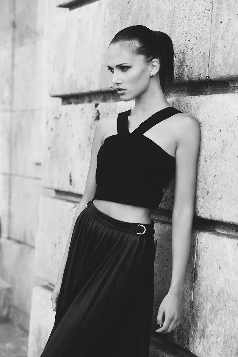 Minimalist portrait black outfit - editorial