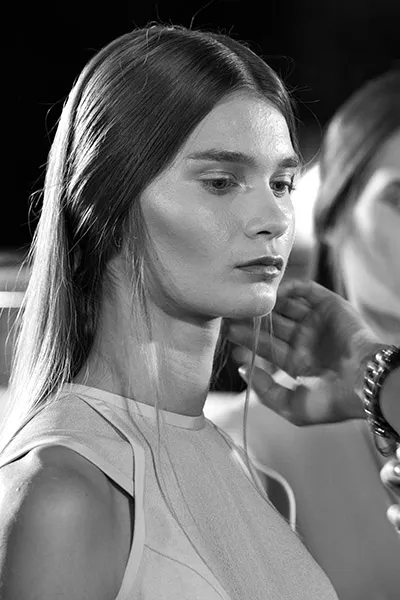 Backstage model profile bw - fashion week 1