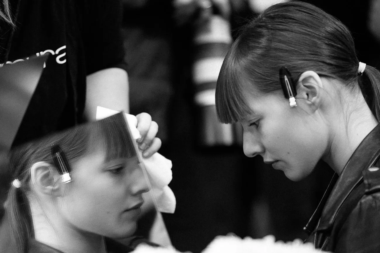 Makeup artist working closeup bw - fashion week 2