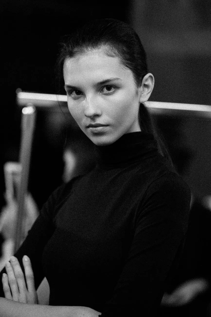 Model black turtleneck portrait bw - fashion week 2