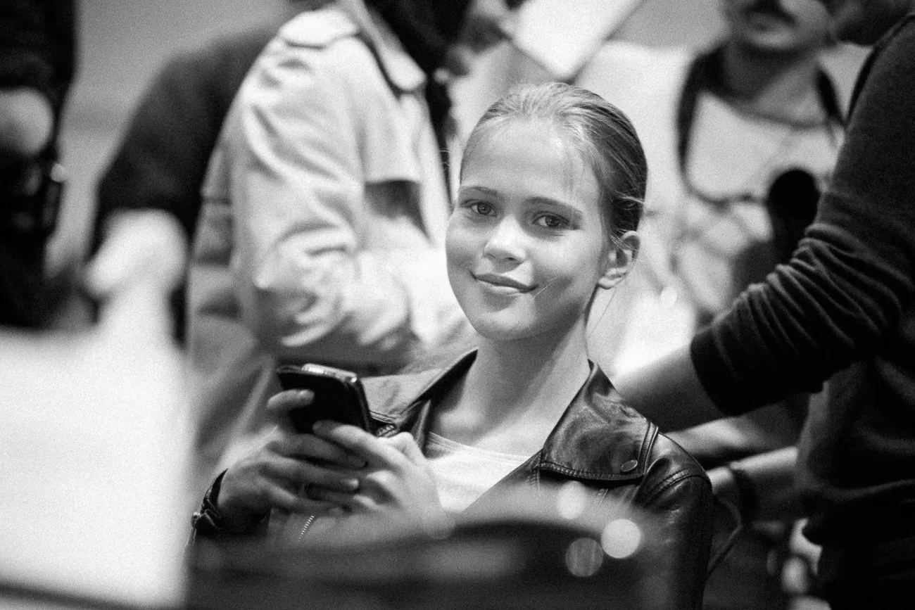 Model interview backstage bw - fashion week 2