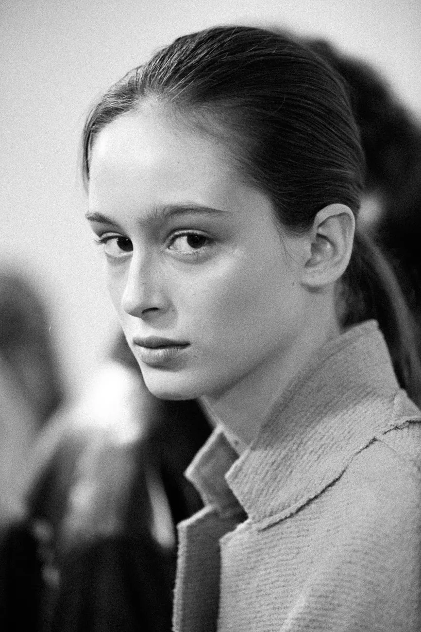 Model profile natural light bw - fashion week 2