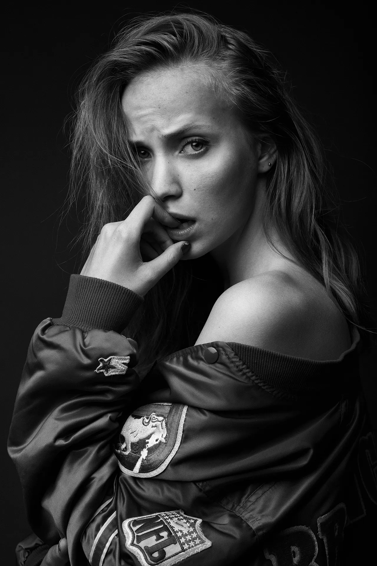 Fashion portrait monochrome dramatic - portraits